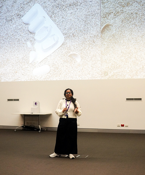 HDR student Ruvini Weerasinghe presenting her 3MT
